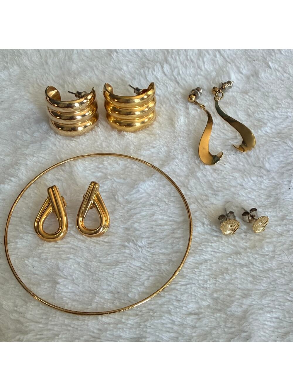 Vintage Gold Tone Jewelry Lot Choker Necklace and Earrings Set